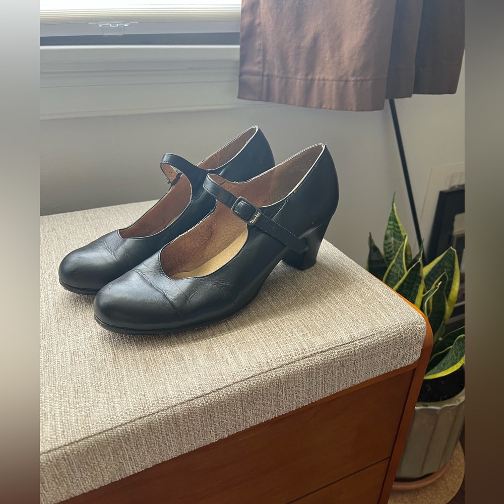 Menkes Women’s Flamenco Shoes, size 10